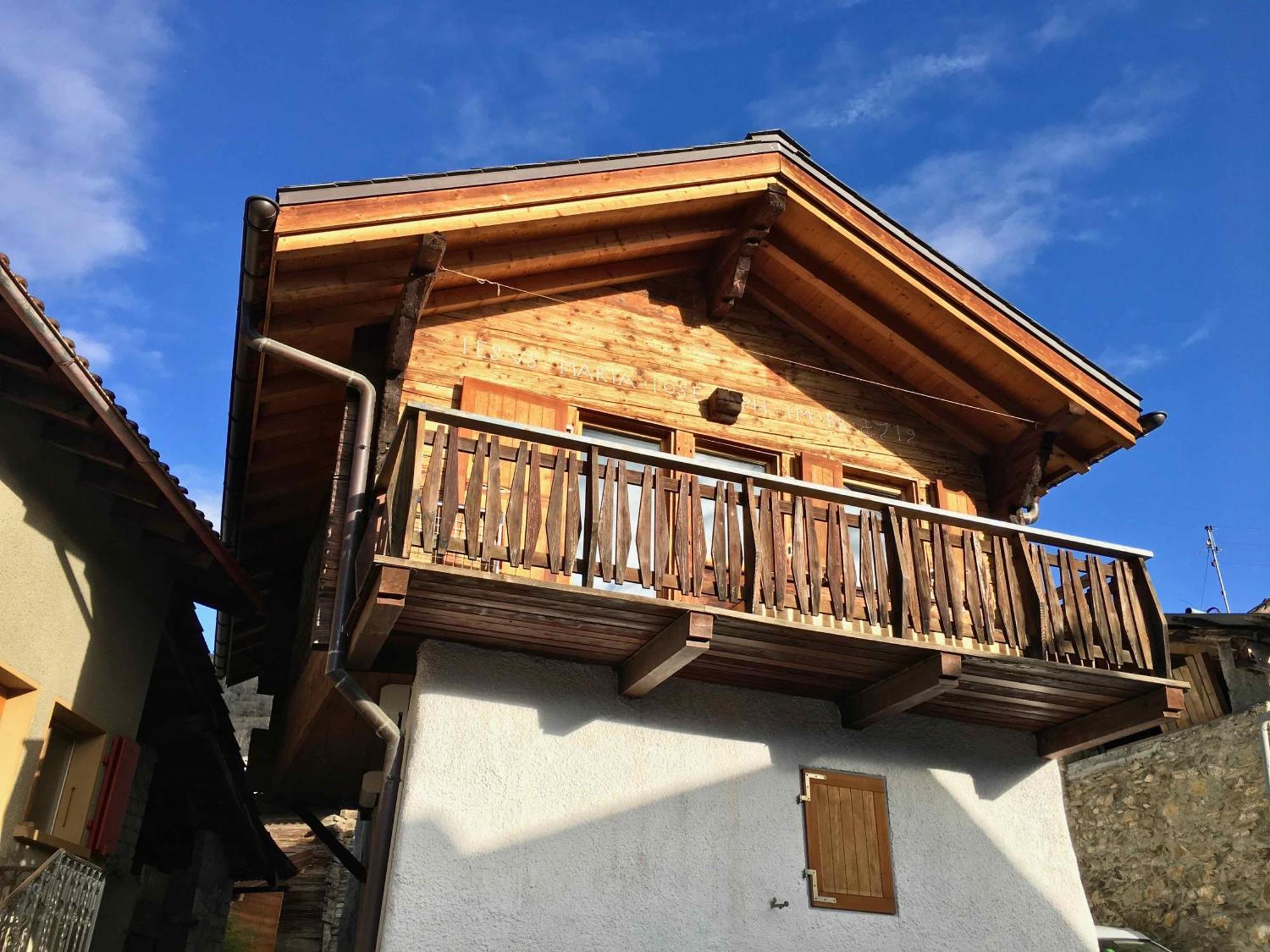 Typique Du Valais,maison Bio Et Bien-etre!